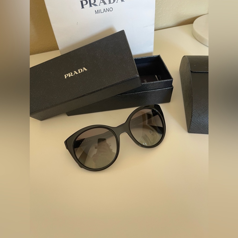 NEW PRADA black classic sunglasses - Picture 4 of 11